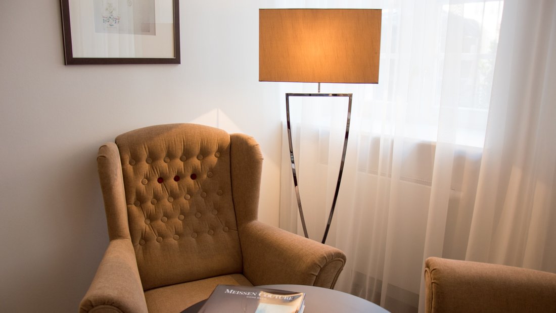 Detailaufnahme Sessel, Lampe Kerstinghaus Meissen