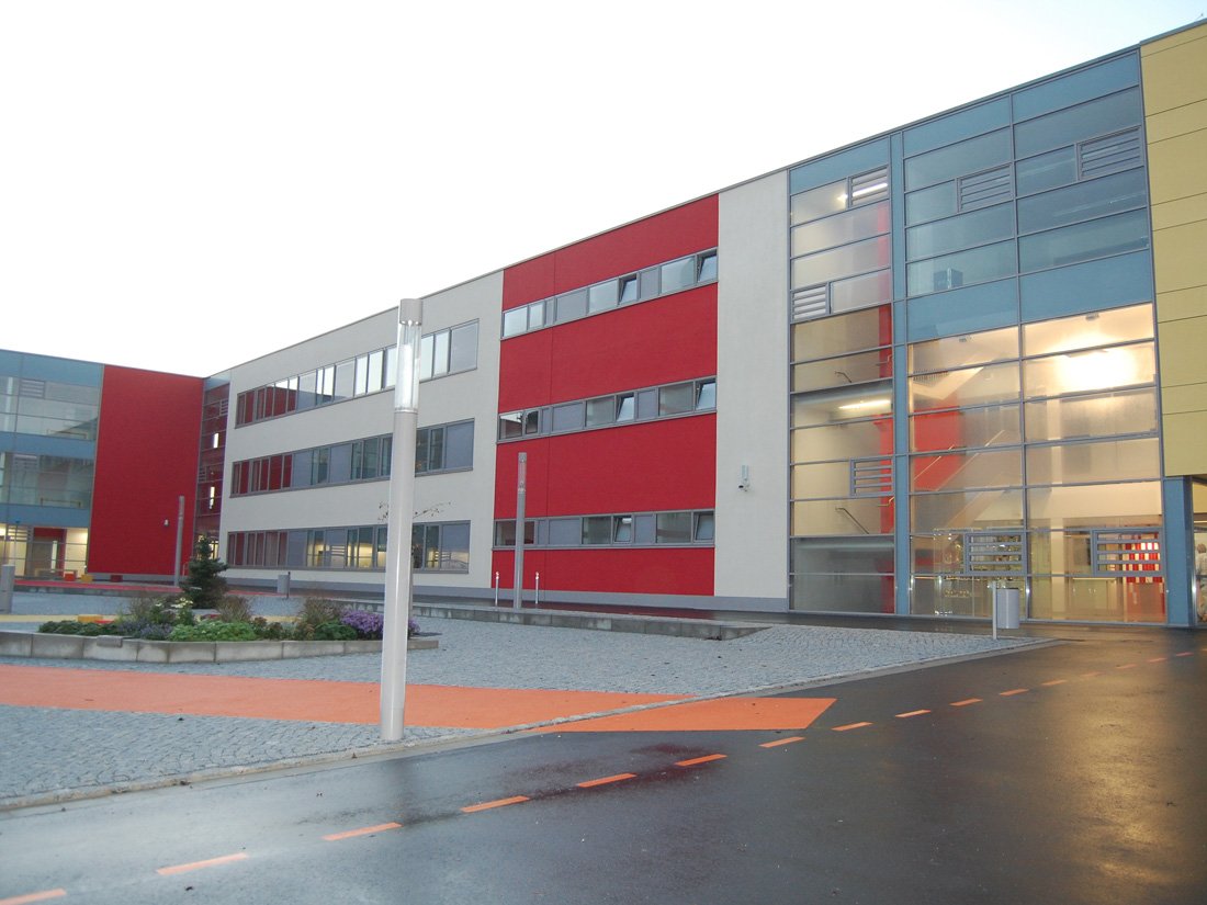 Aussenansicht Gymnasium Großröhsdorf